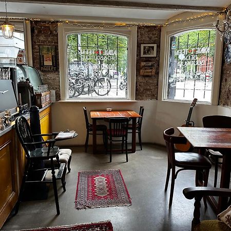 Nine-T-Teen Bed And Boutique Amsterdam Eksteriør billede
