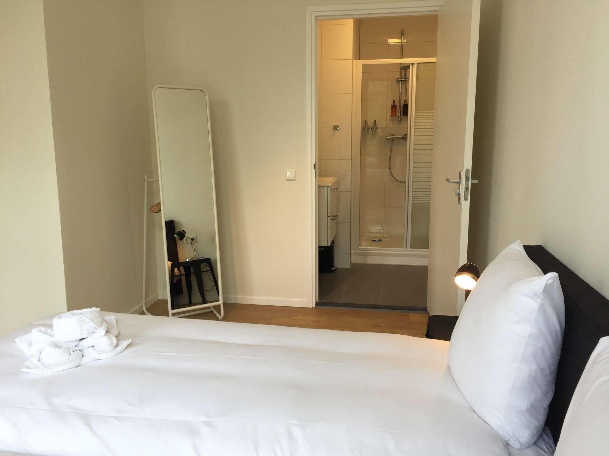 Nine-T-Teen Bed And Boutique Amsterdam Eksteriør billede