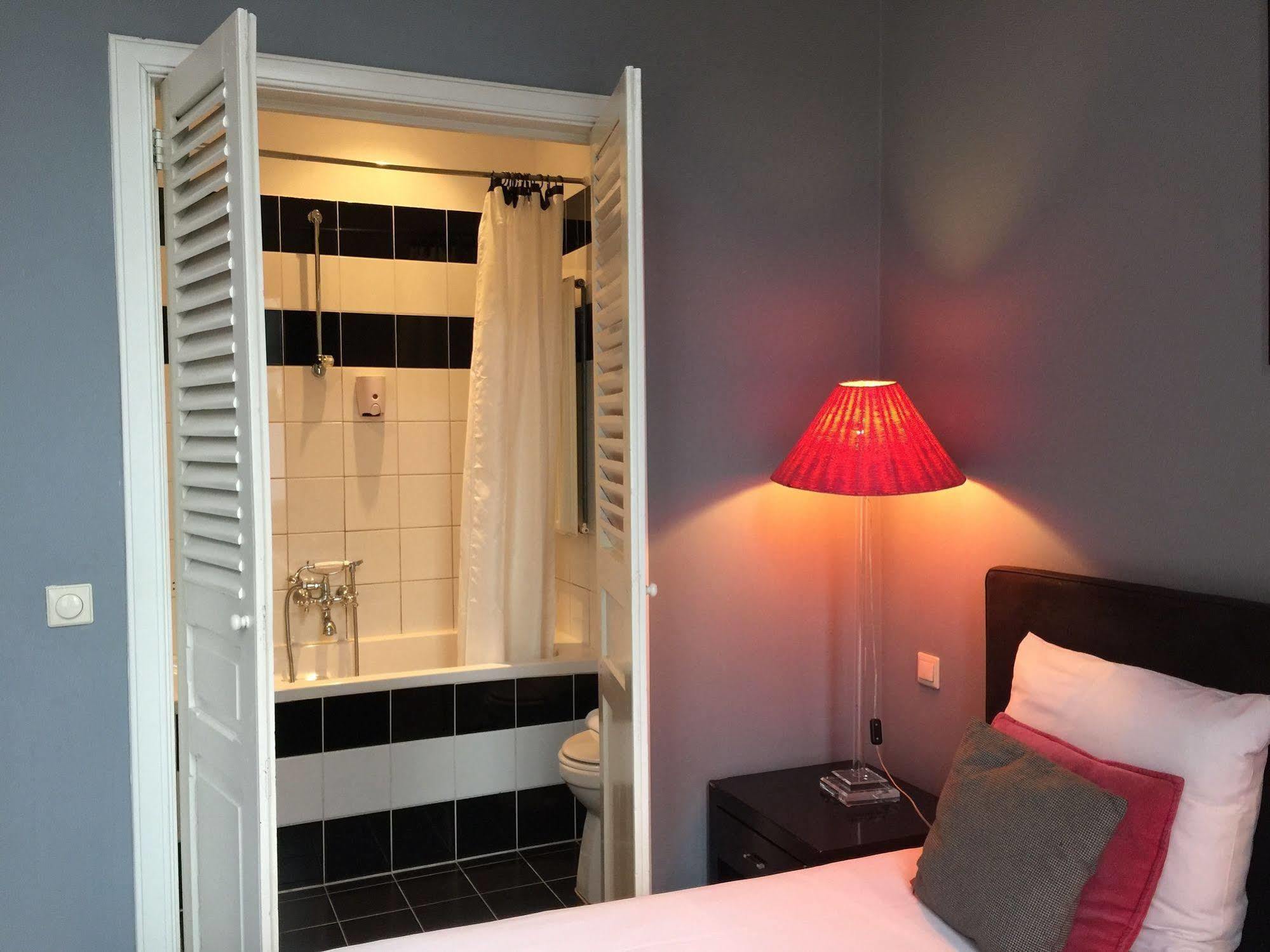 Nine-T-Teen Bed And Boutique Amsterdam Eksteriør billede