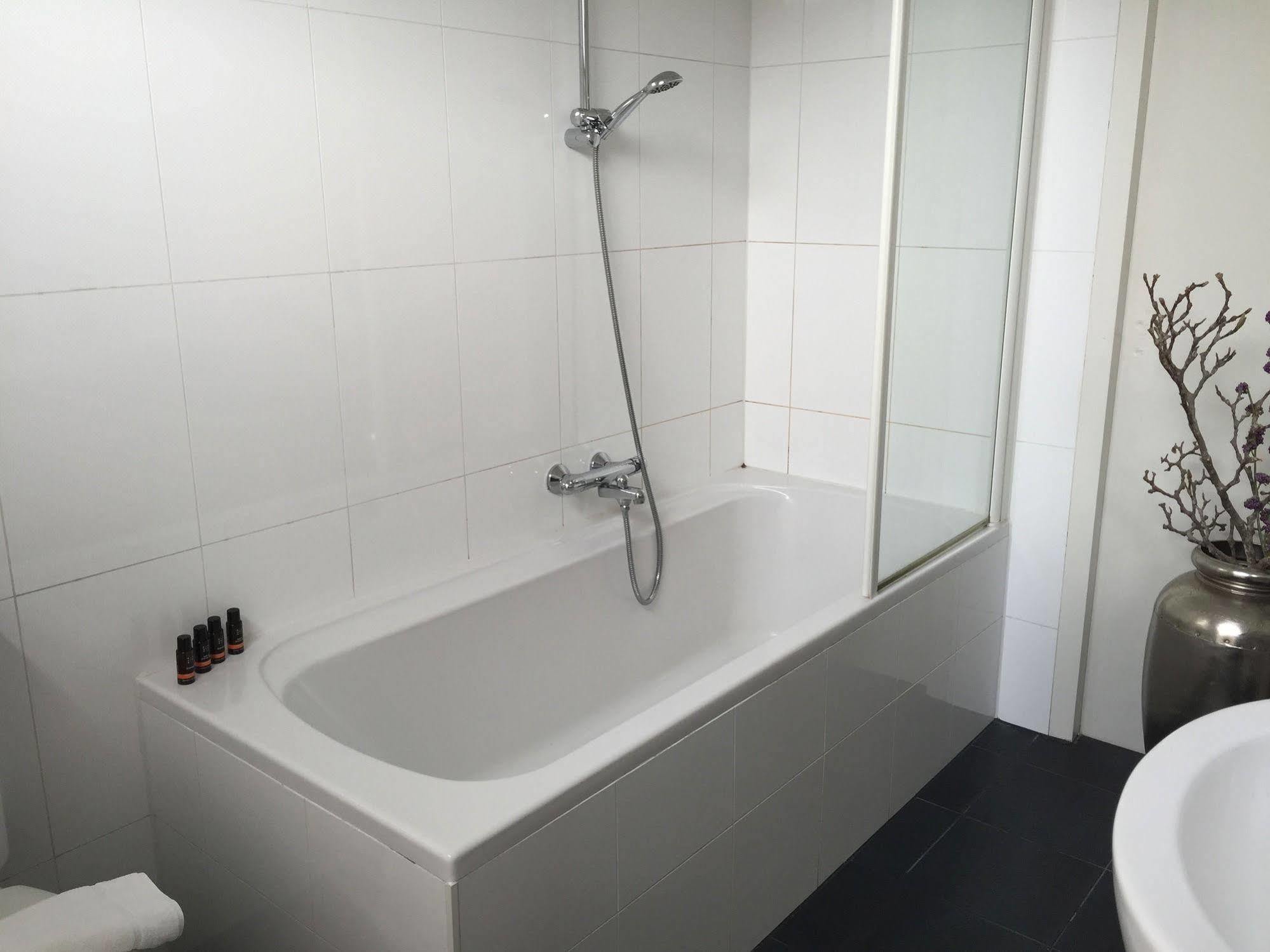Nine-T-Teen Bed And Boutique Amsterdam Eksteriør billede